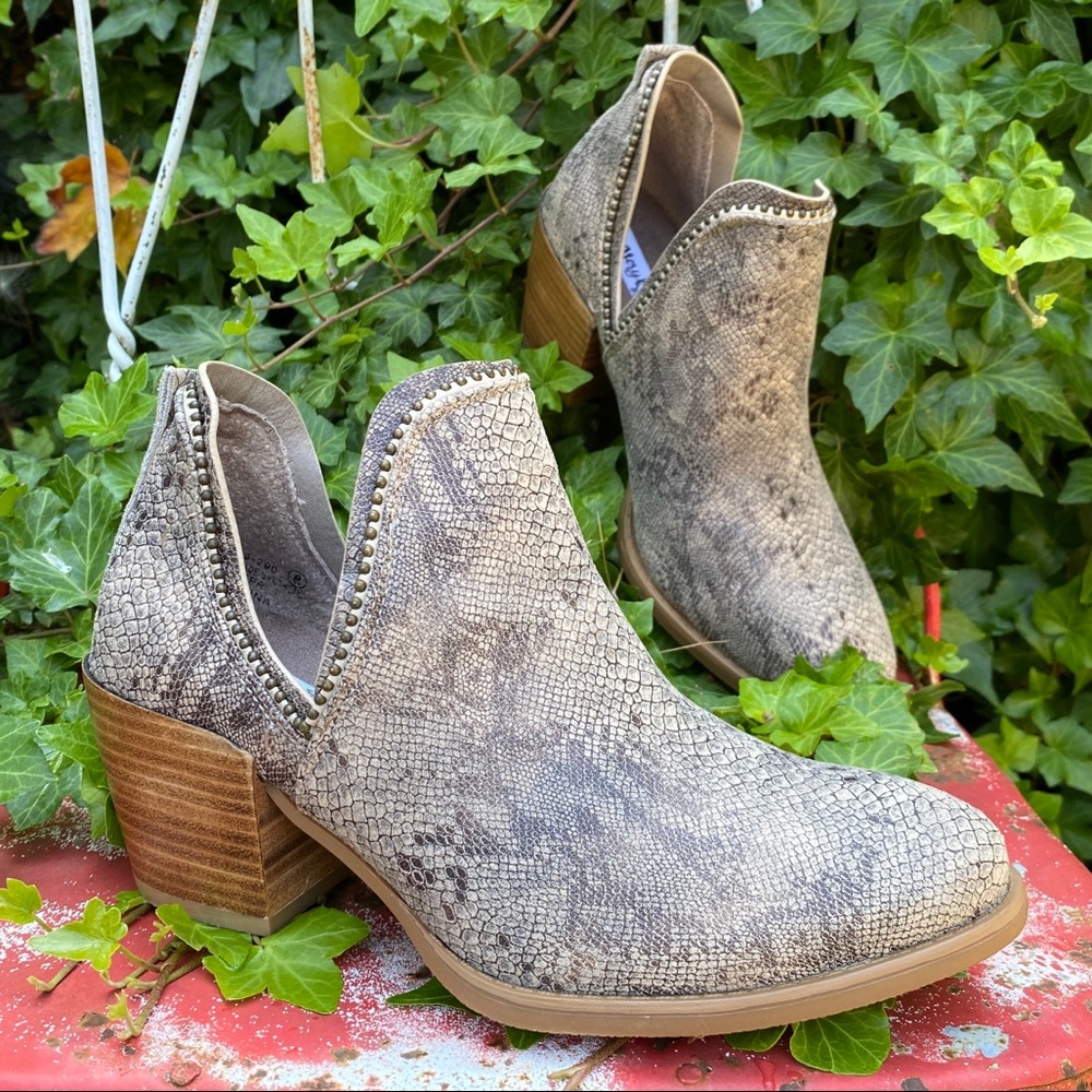 🆕 Very G Cream Marlene 2 Python Print Ankle Boots. 10. Like New!🔥 - Picture 6 of 10